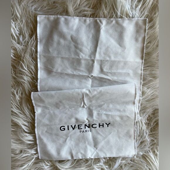 Givenchy💫dust cloth💫white  - Picture 2 of 3